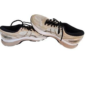 Women's Ascis Gel Nimbus "21" Size 10